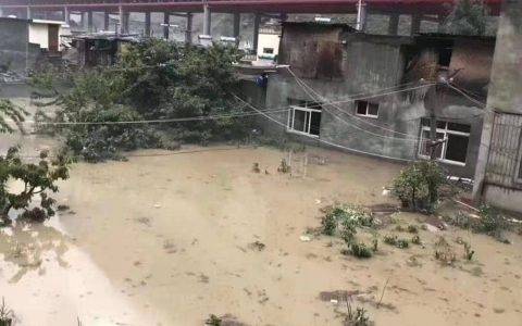 四川水灾，价值百万的比特币矿机被水冲走