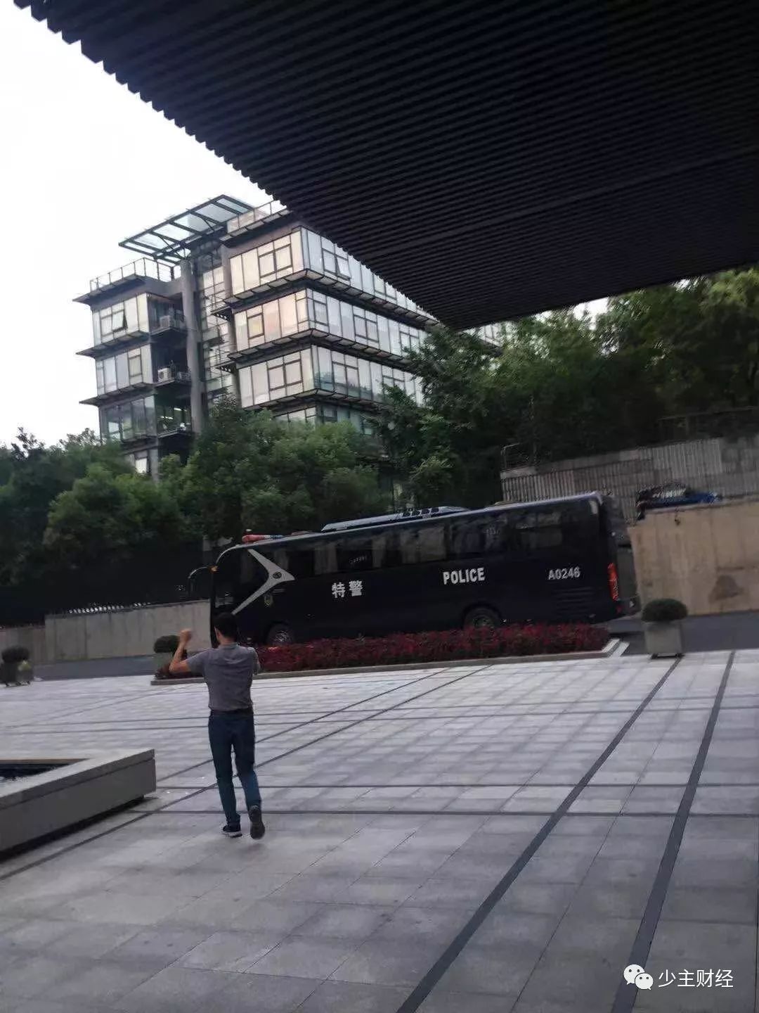 传奇百倍币公信宝被警方查封，工作人员接受调查！