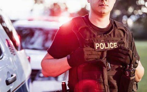 硬核！国外开发者用 25 美元做了个区块链警佩相机